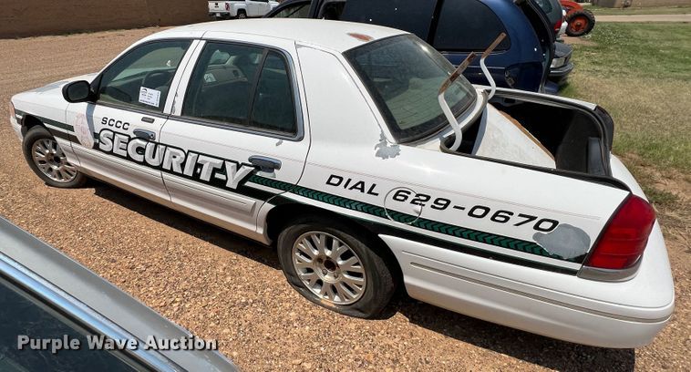 image for item DR1425 2004 Ford Crown Victoria