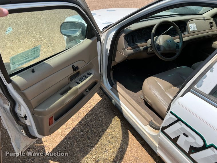 image for item DR1425 2004 Ford Crown Victoria