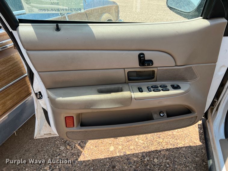 image for item DR1425 2004 Ford Crown Victoria