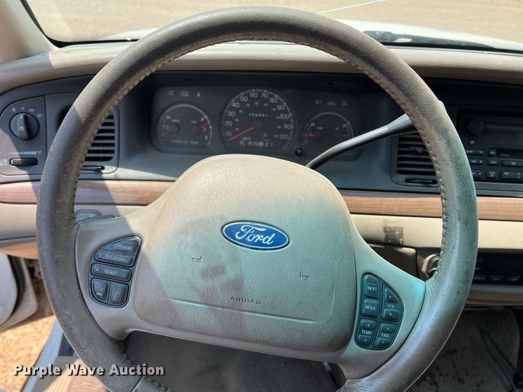 image for item DR1425 2004 Ford Crown Victoria