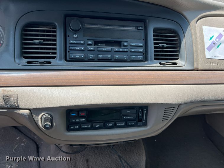 image for item DR1425 2004 Ford Crown Victoria