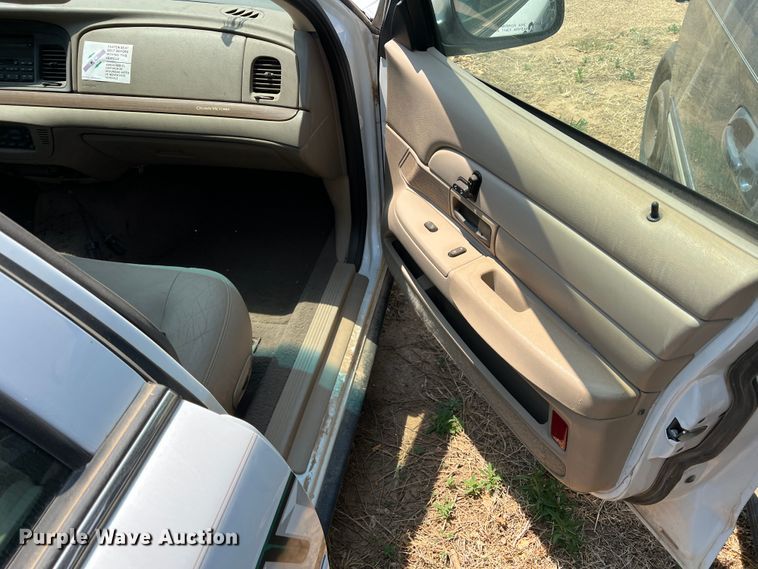 image for item DR1425 2004 Ford Crown Victoria