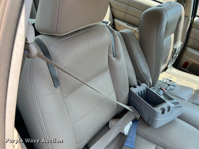 image for item DR1425 2004 Ford Crown Victoria