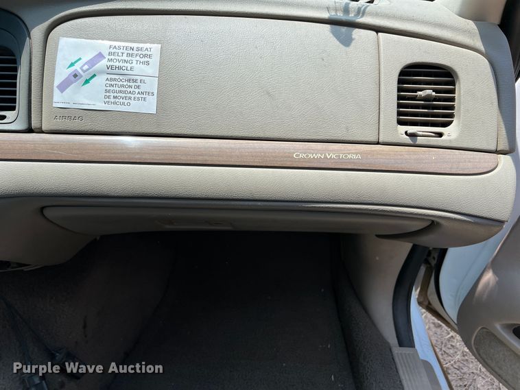 image for item DR1425 2004 Ford Crown Victoria