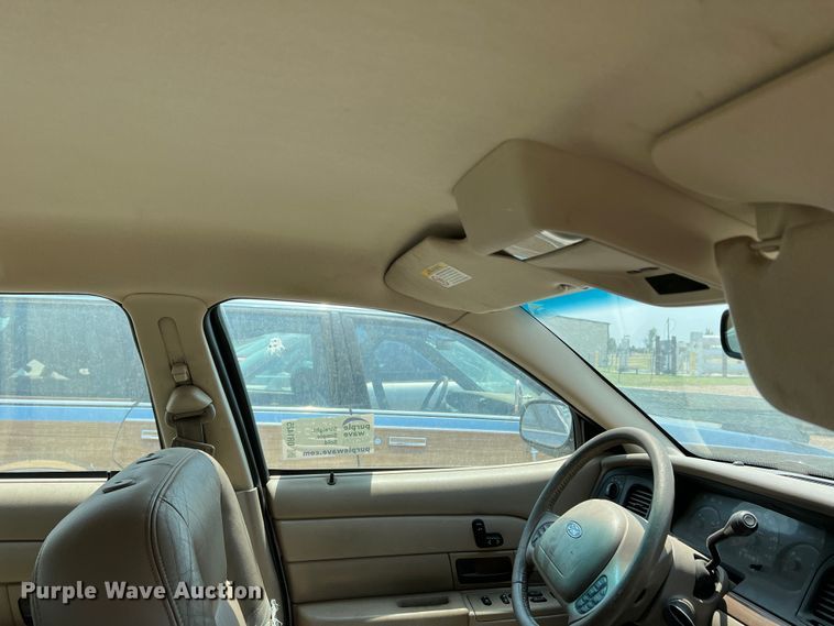 image for item DR1425 2004 Ford Crown Victoria