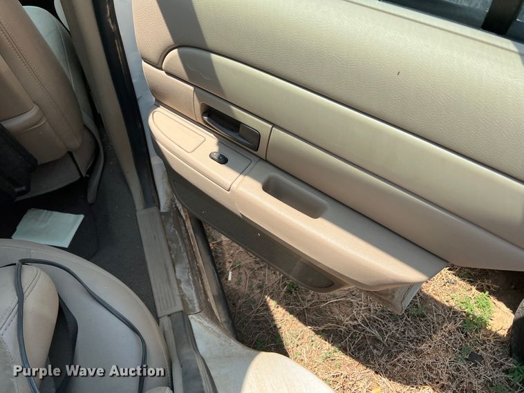 image for item DR1425 2004 Ford Crown Victoria