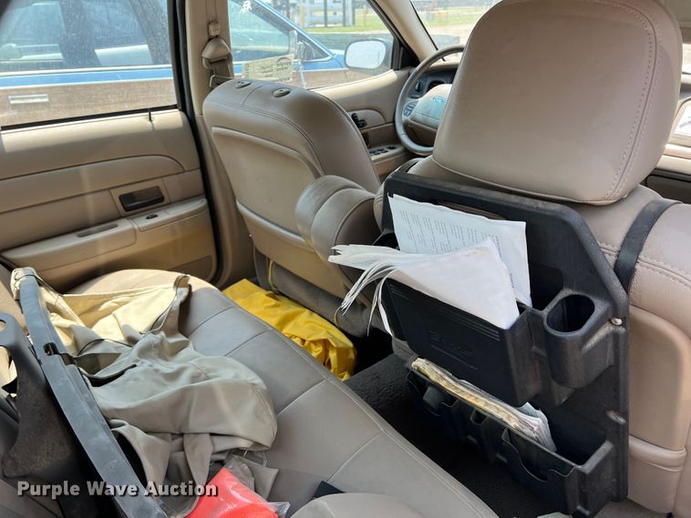 image for item DR1425 2004 Ford Crown Victoria