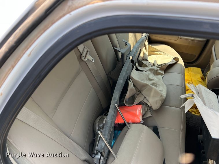 image for item DR1425 2004 Ford Crown Victoria