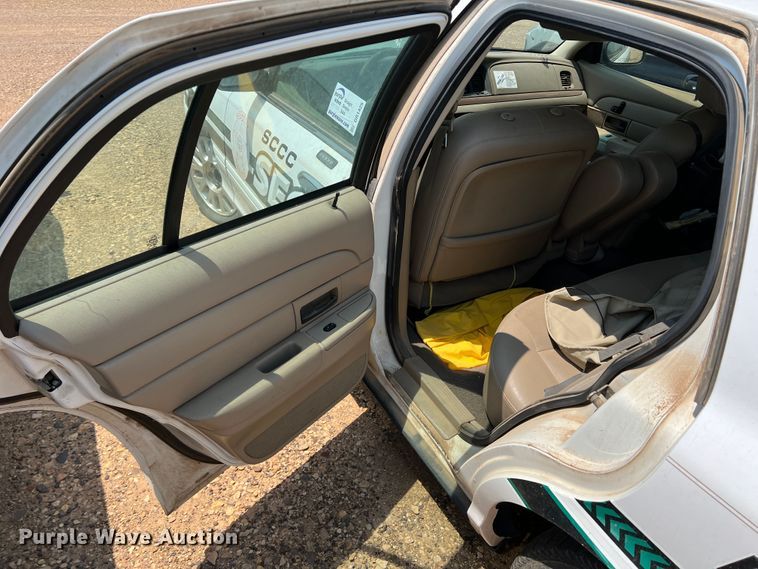 image for item DR1425 2004 Ford Crown Victoria