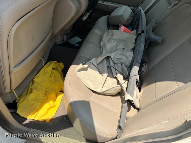 image for item DR1425 2004 Ford Crown Victoria