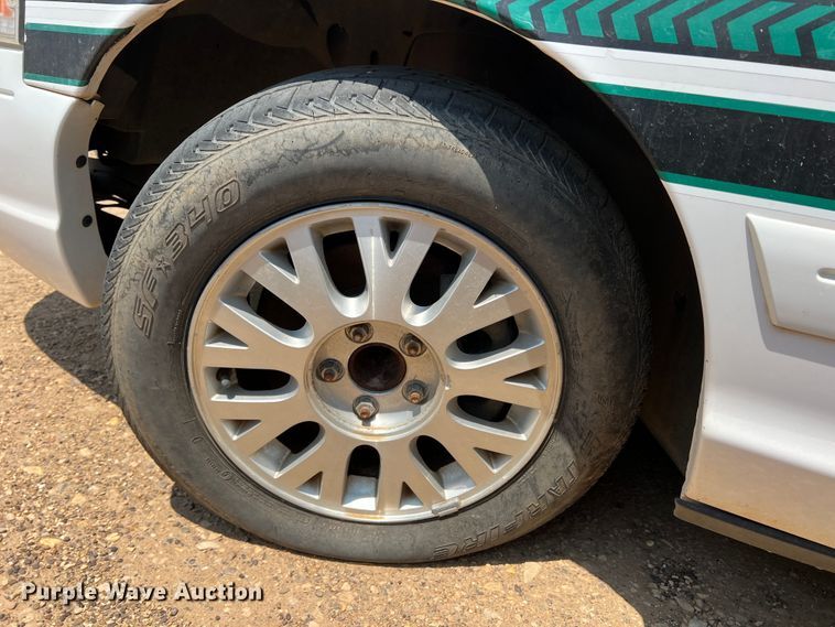 image for item DR1425 2004 Ford Crown Victoria