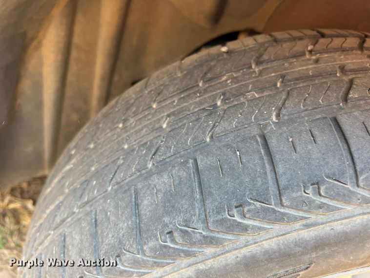 image for item DR1425 2004 Ford Crown Victoria