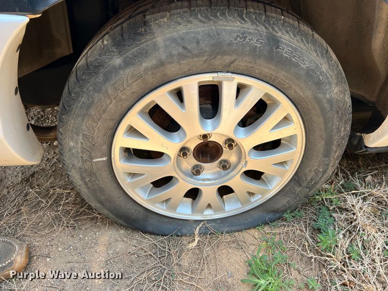 image for item DR1425 2004 Ford Crown Victoria