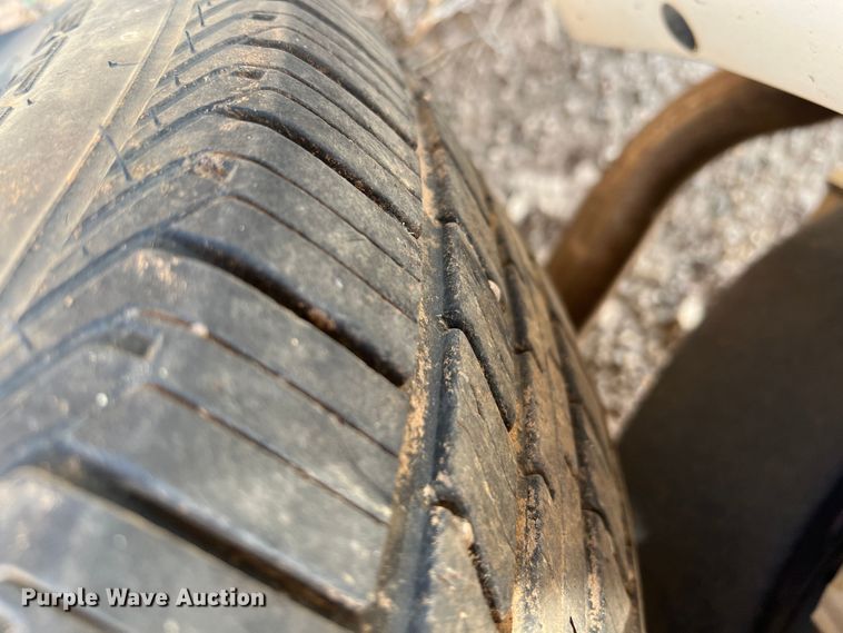 image for item DR1425 2004 Ford Crown Victoria