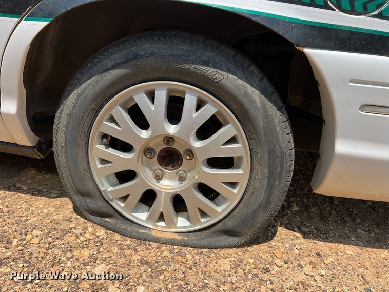 image for item DR1425 2004 Ford Crown Victoria