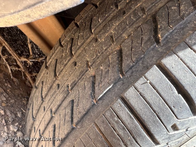 image for item DR1425 2004 Ford Crown Victoria