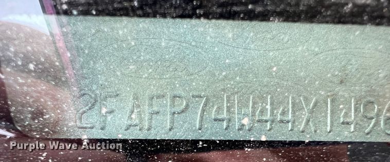 image for item DR1425 2004 Ford Crown Victoria