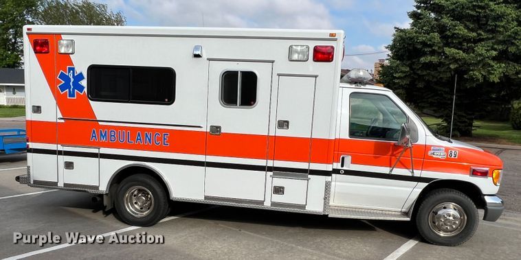 image for item DR1524 1998 Ford E450 Super Duty  ambulance