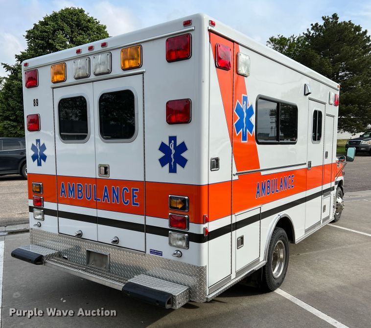 image for item DR1524 1998 Ford E450 Super Duty  ambulance