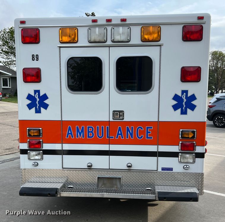image for item DR1524 1998 Ford E450 Super Duty  ambulance