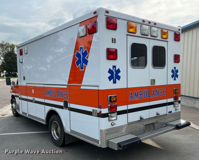 image for item DR1524 1998 Ford E450 Super Duty  ambulance