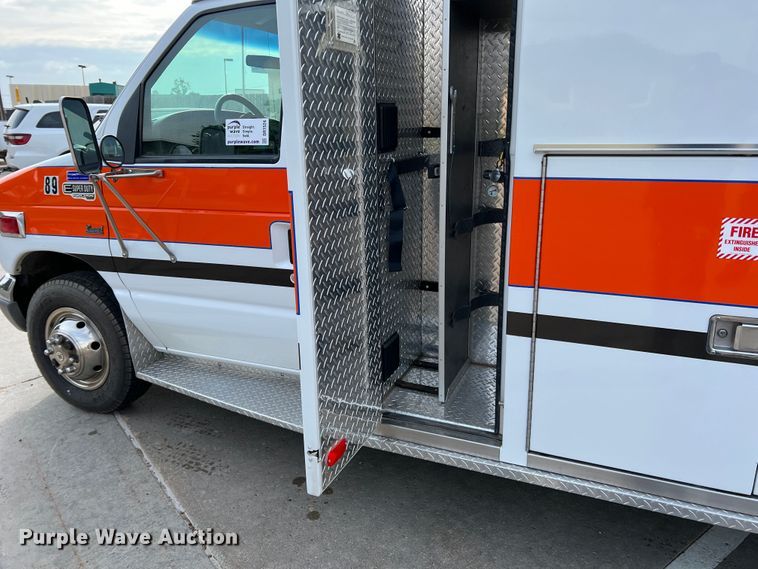image for item DR1524 1998 Ford E450 Super Duty  ambulance