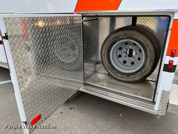 image for item DR1524 1998 Ford E450 Super Duty  ambulance