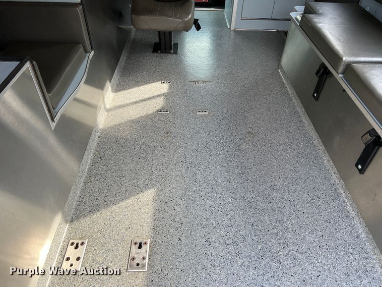 image for item DR1524 1998 Ford E450 Super Duty  ambulance