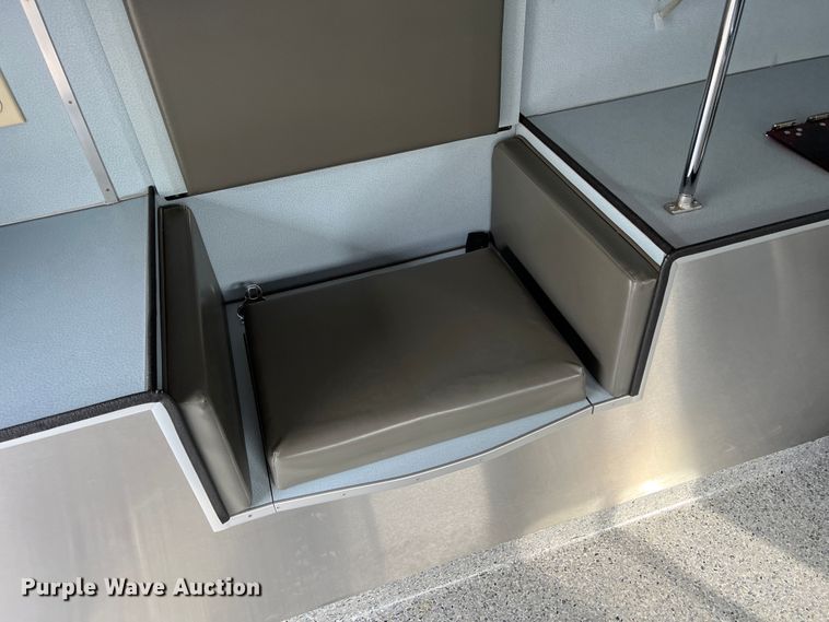 image for item DR1524 1998 Ford E450 Super Duty  ambulance