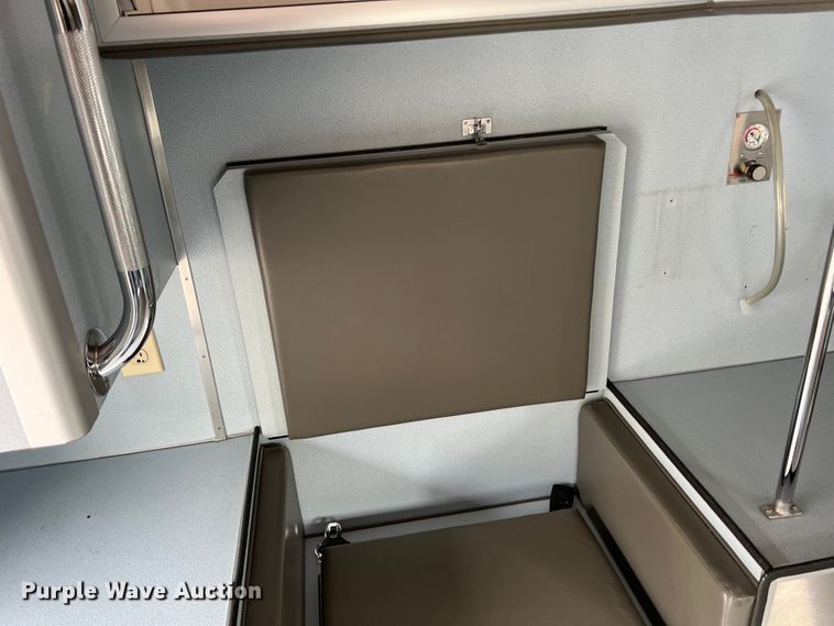 image for item DR1524 1998 Ford E450 Super Duty  ambulance