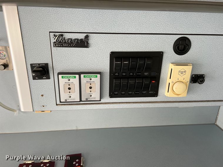 image for item DR1524 1998 Ford E450 Super Duty  ambulance