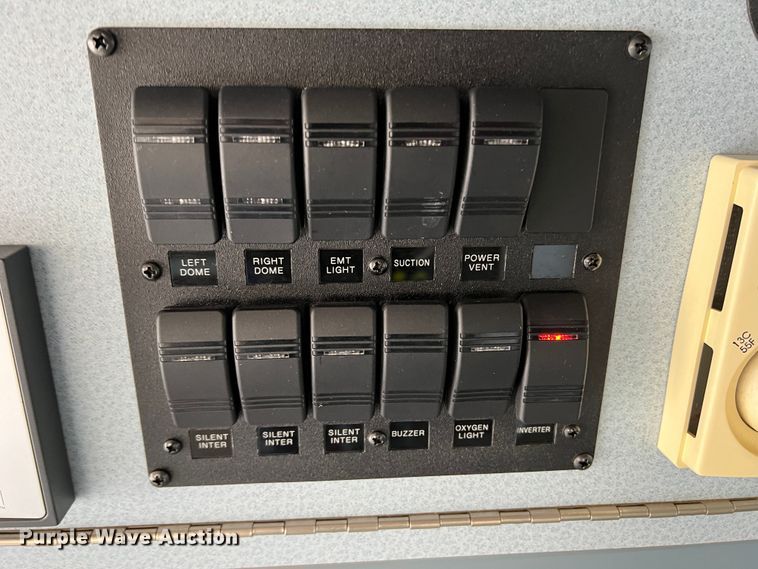 image for item DR1524 1998 Ford E450 Super Duty  ambulance