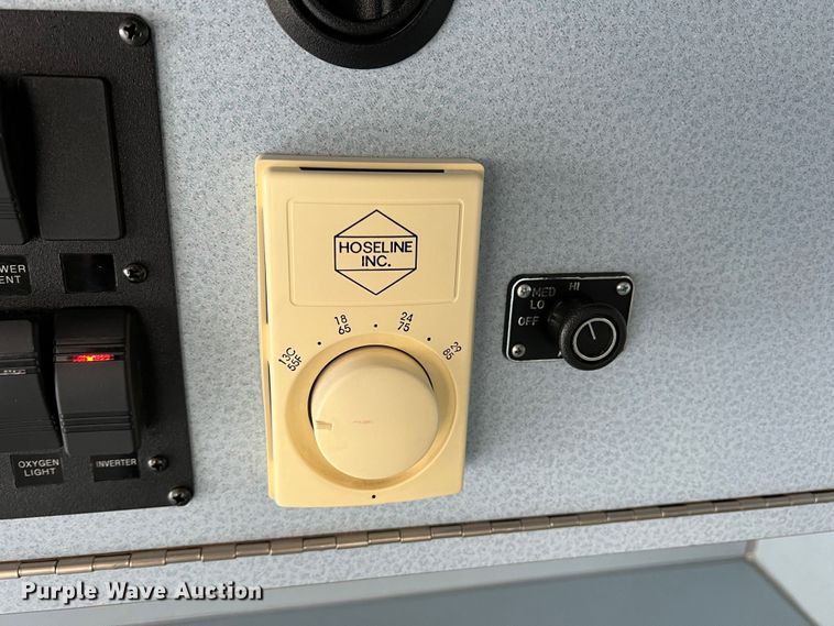 image for item DR1524 1998 Ford E450 Super Duty  ambulance