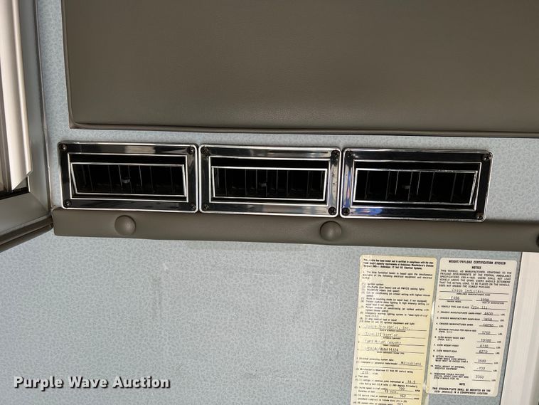 image for item DR1524 1998 Ford E450 Super Duty  ambulance