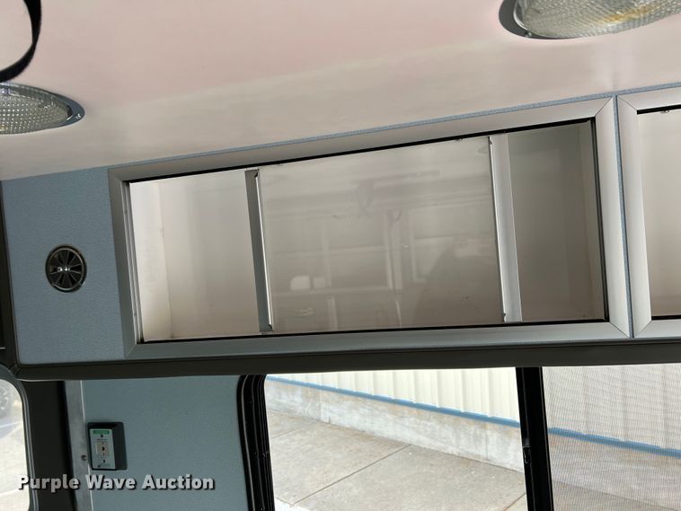 image for item DR1524 1998 Ford E450 Super Duty  ambulance