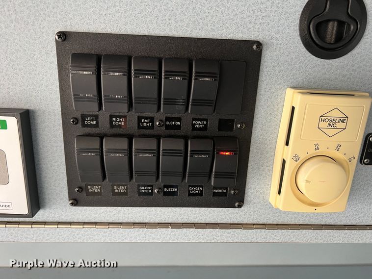 image for item DR1524 1998 Ford E450 Super Duty  ambulance