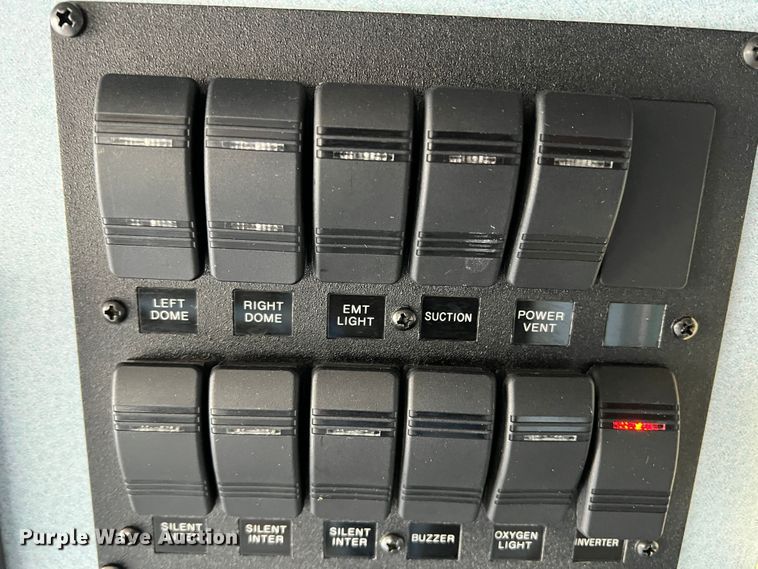 image for item DR1524 1998 Ford E450 Super Duty  ambulance