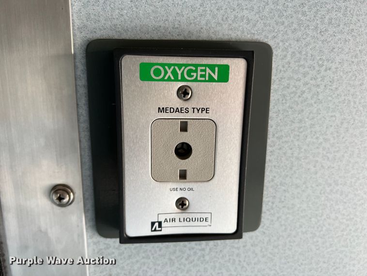 image for item DR1524 1998 Ford E450 Super Duty  ambulance