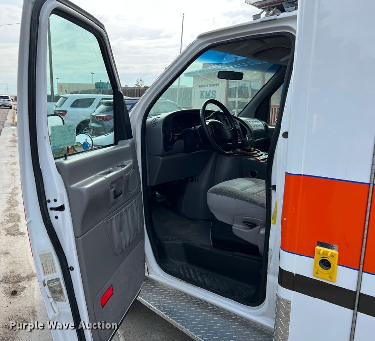 image for item DR1524 1998 Ford E450 Super Duty  ambulance