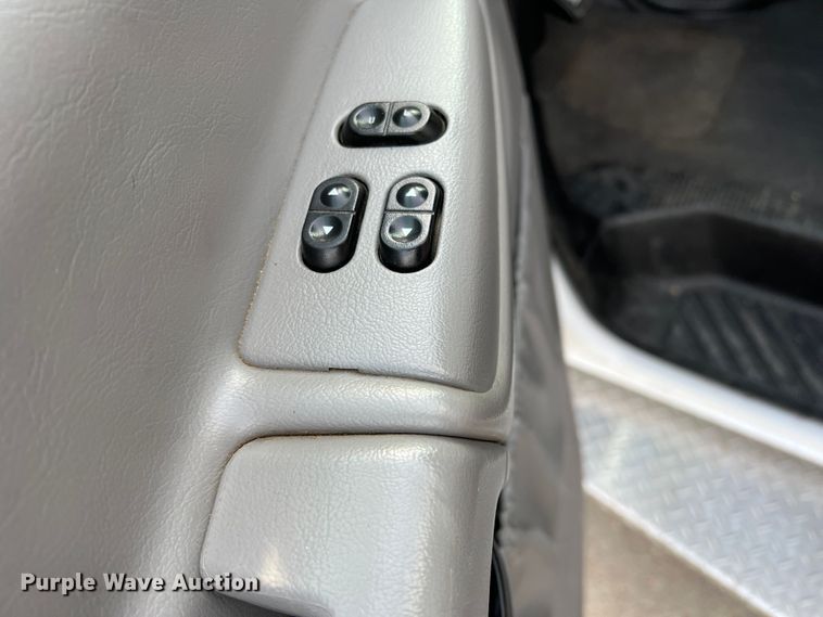 image for item DR1524 1998 Ford E450 Super Duty  ambulance