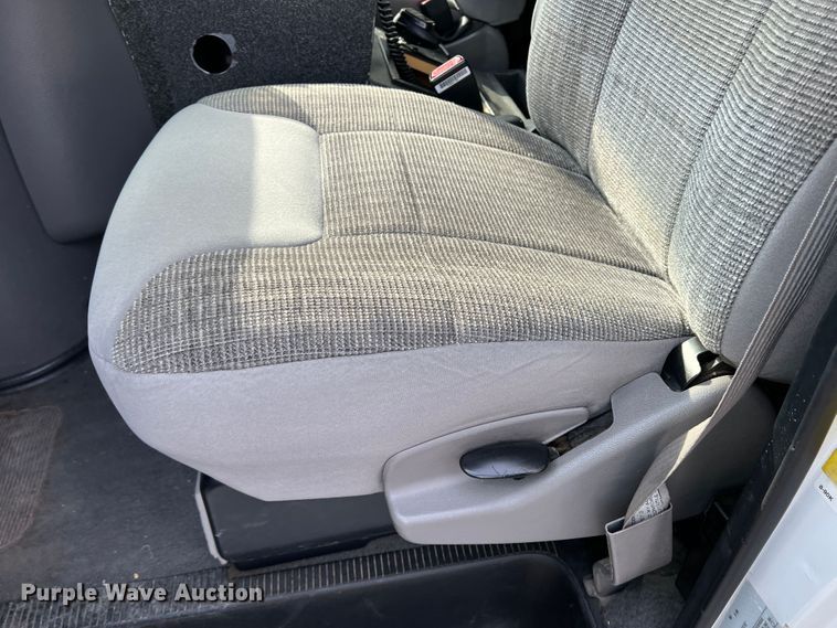 image for item DR1524 1998 Ford E450 Super Duty  ambulance