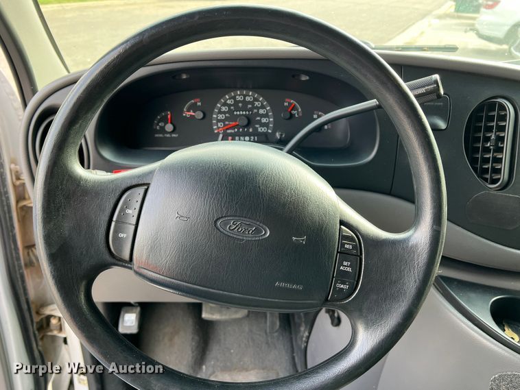 image for item DR1524 1998 Ford E450 Super Duty  ambulance