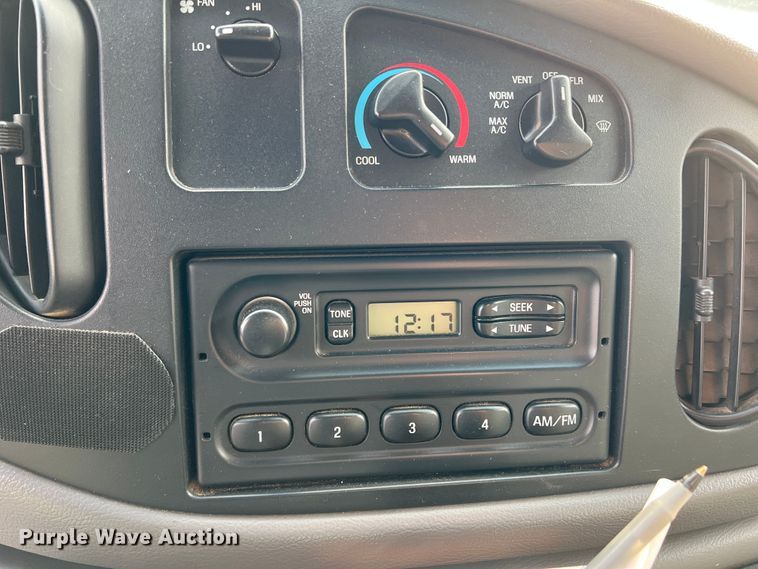 image for item DR1524 1998 Ford E450 Super Duty  ambulance