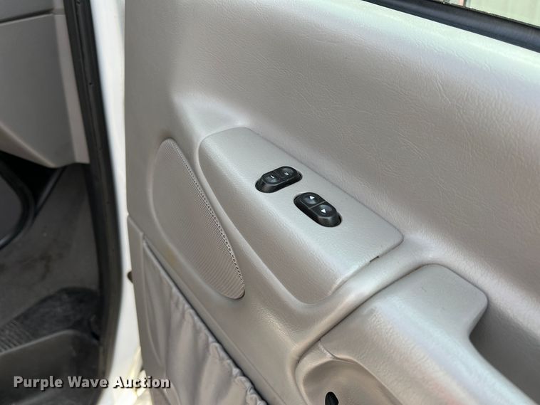 image for item DR1524 1998 Ford E450 Super Duty  ambulance