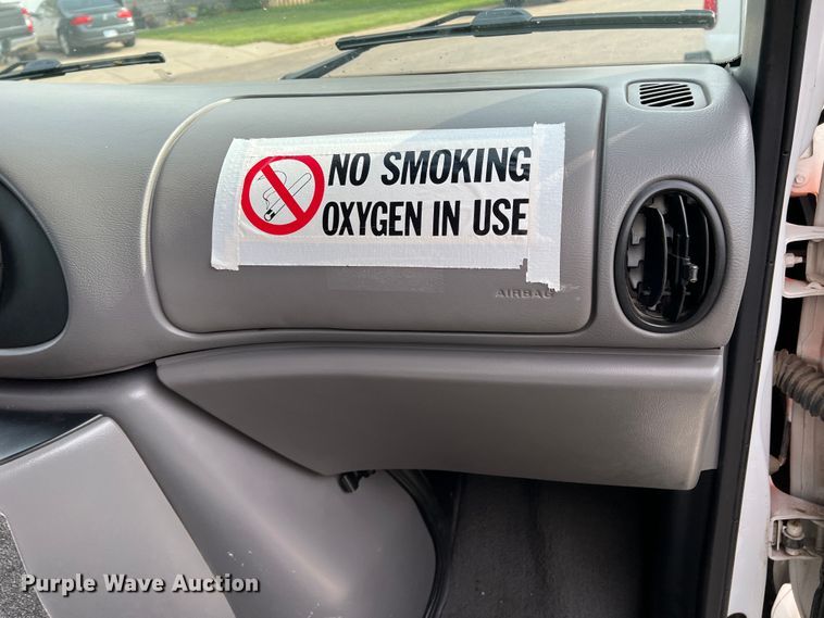 image for item DR1524 1998 Ford E450 Super Duty  ambulance