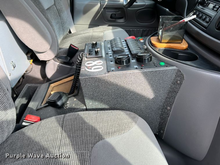 image for item DR1524 1998 Ford E450 Super Duty  ambulance