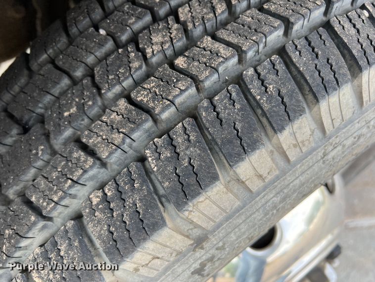 image for item DR1524 1998 Ford E450 Super Duty  ambulance