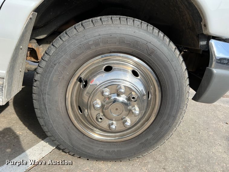 image for item DR1524 1998 Ford E450 Super Duty  ambulance