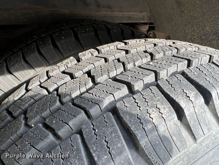 image for item DR1524 1998 Ford E450 Super Duty  ambulance