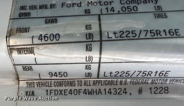 image for item DR1524 1998 Ford E450 Super Duty  ambulance